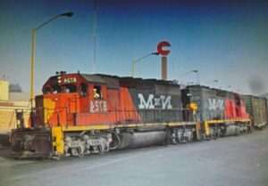 Máquinas de Ferrocarril cruzando el blvd. Emilio Carranza 8