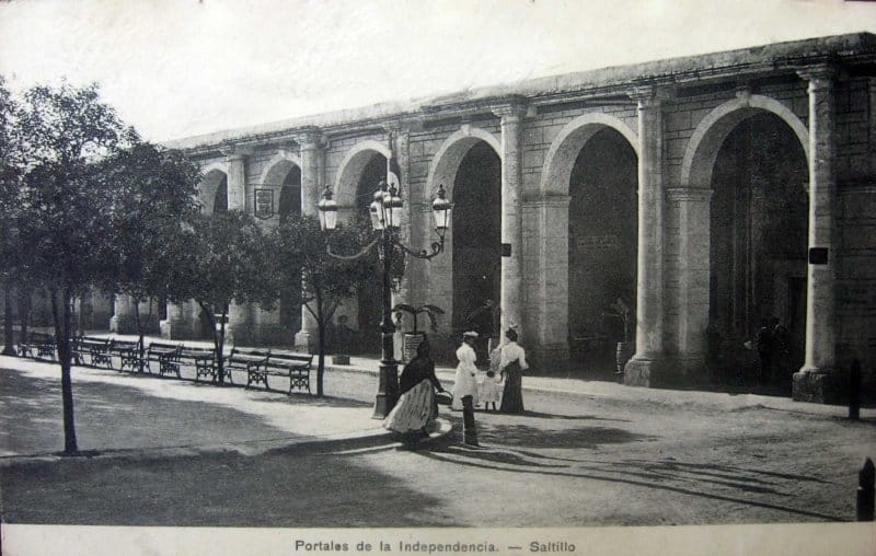 6 Fotografías de Portales de la Independencia Originales en Saltillo 3