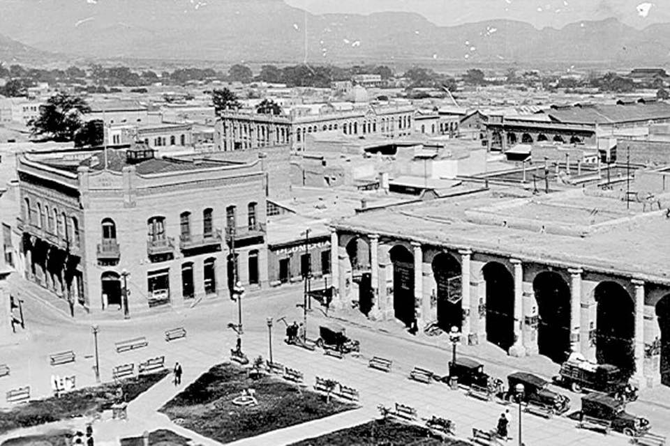 6 Fotografías de Portales de la Independencia Originales en Saltillo 5