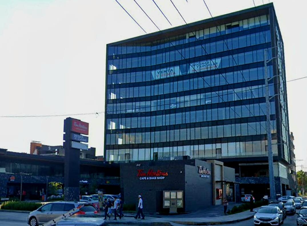 Plaza Comercial en Periférico y V. Carranza 1