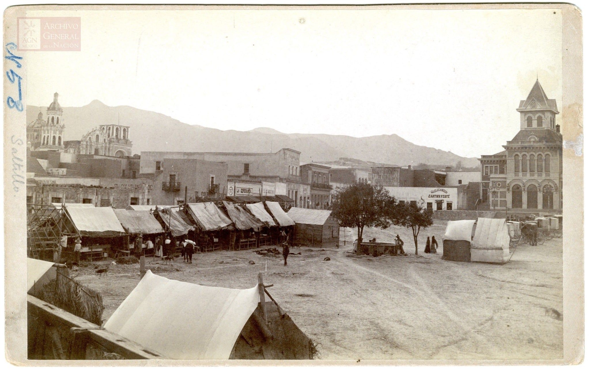 El Teatro Acuña y la Catedral de Saltillo Sin Torre 1