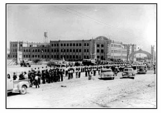 Ceremonia Escolar afuera del Tec de Saltillo durante 1950 1