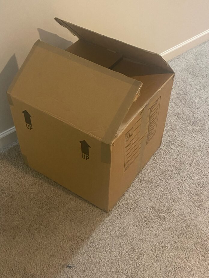 Caja de cartón para envío de paquetería — Estafeta Saltillo mensajería