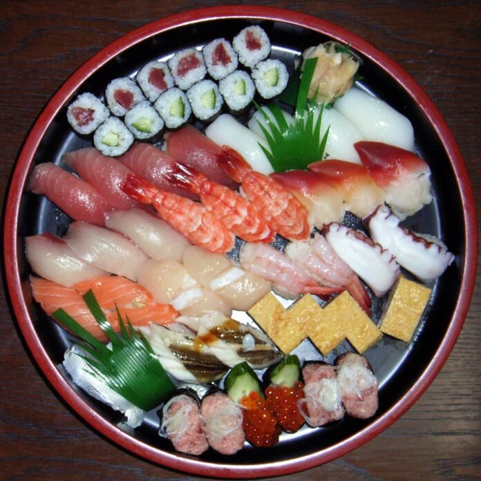 Sushi rolls variados — Susushi Saltillo Mirasierra sushi ramen drinks
