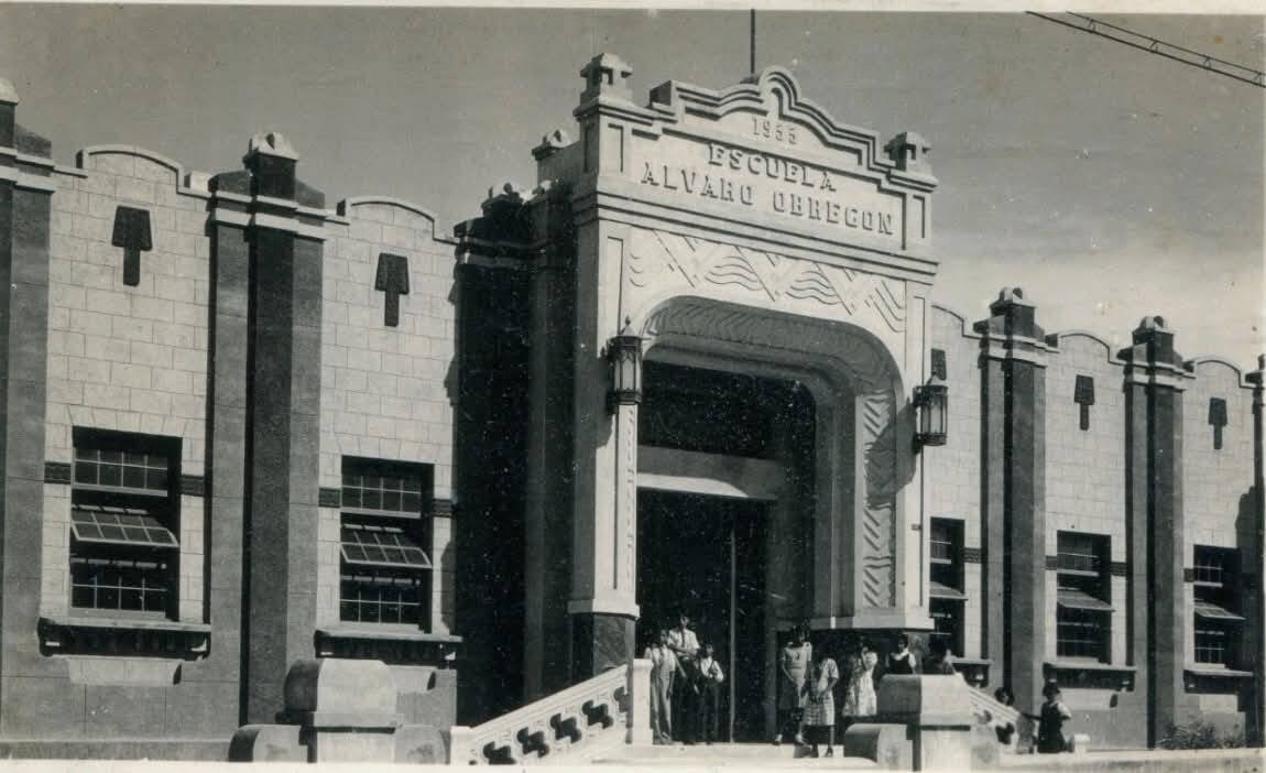 Foros de Discusión DeSaltillo 2 Fachada de la Escuela Primaria General Álvaro Obregón de Saltillo, inaugurada en 1933